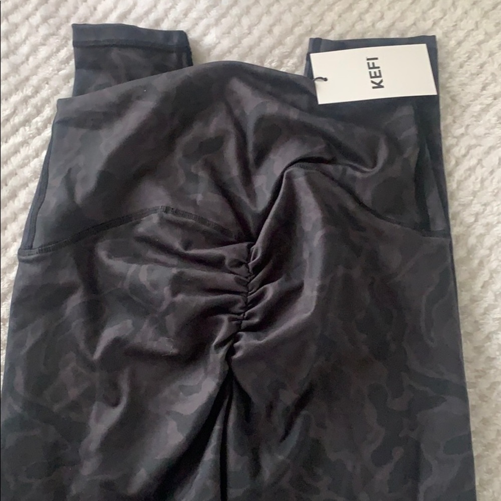 KEFI High Waisted Camo Scrunch Leggings
